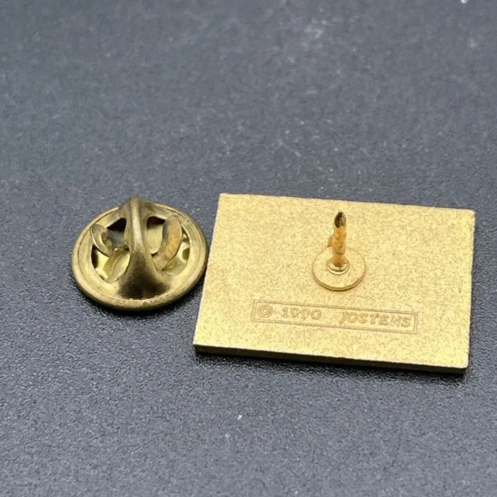 Vintage 1991 Eighth International Special Olympic Games Gold‎ Tone Lapel Hat Pin